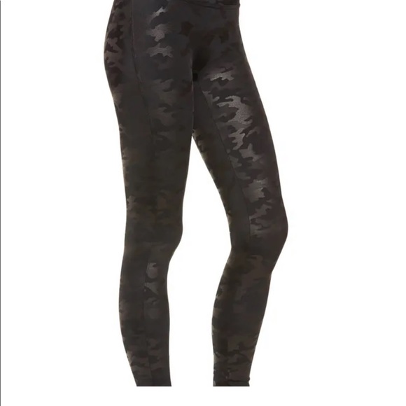 Faux Leather Camo Leggings
SPANX® Size M - Picture 3 of 13